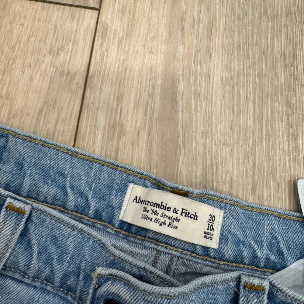 Abercrombie and fitch medium wash 90's straight ultra high rise jeans size 10 - Picture 4 of 5